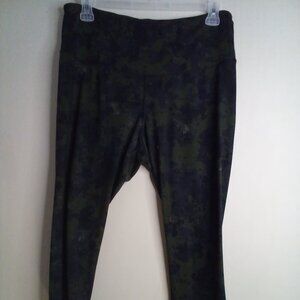 Old Navy Active Leggings Women XL Cropped Camo Print Green Black